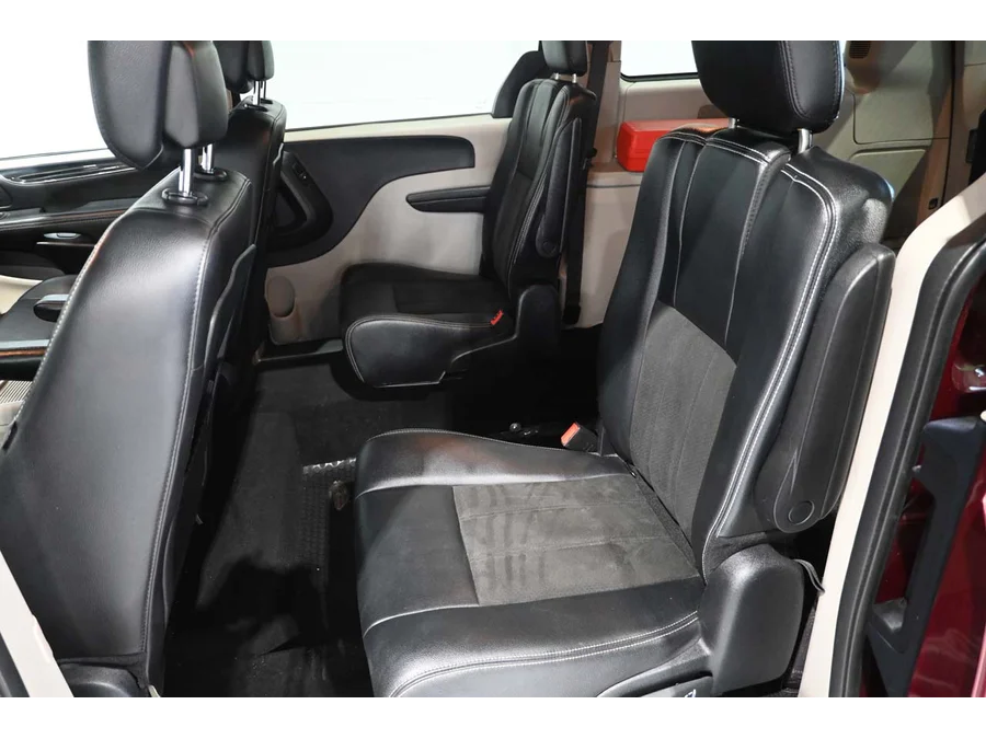 Used 2020 RED Dodge SXT Mobility Handicap Van image 26