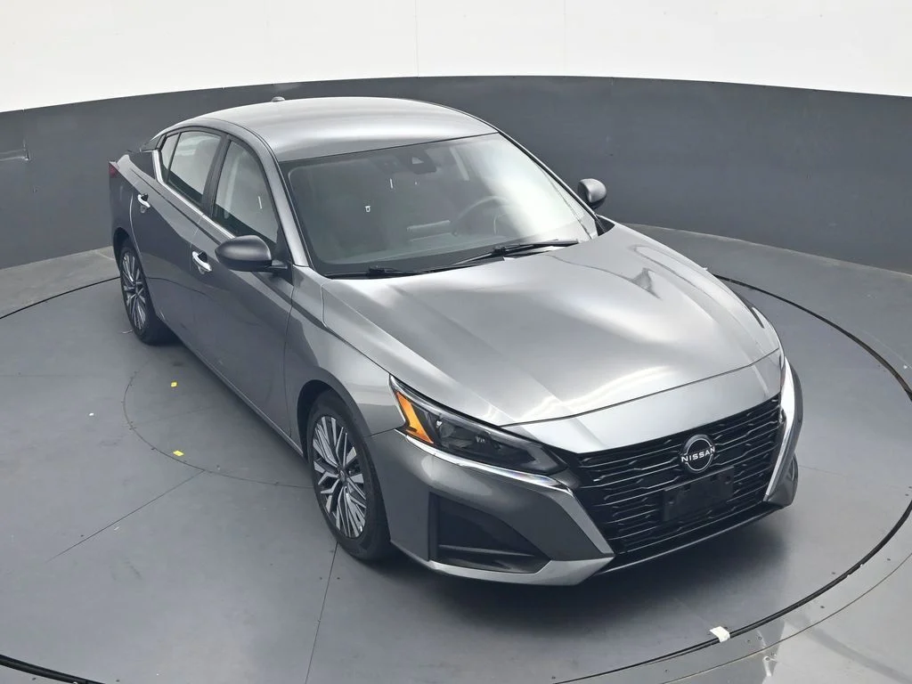 Used 2025 Gray Nissan 2.5 SV image 23