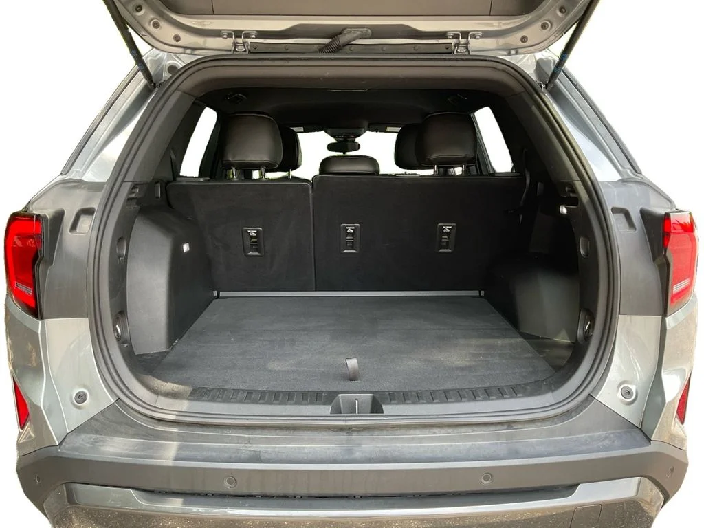 Used 2025 Silver GMC Elevation image 13