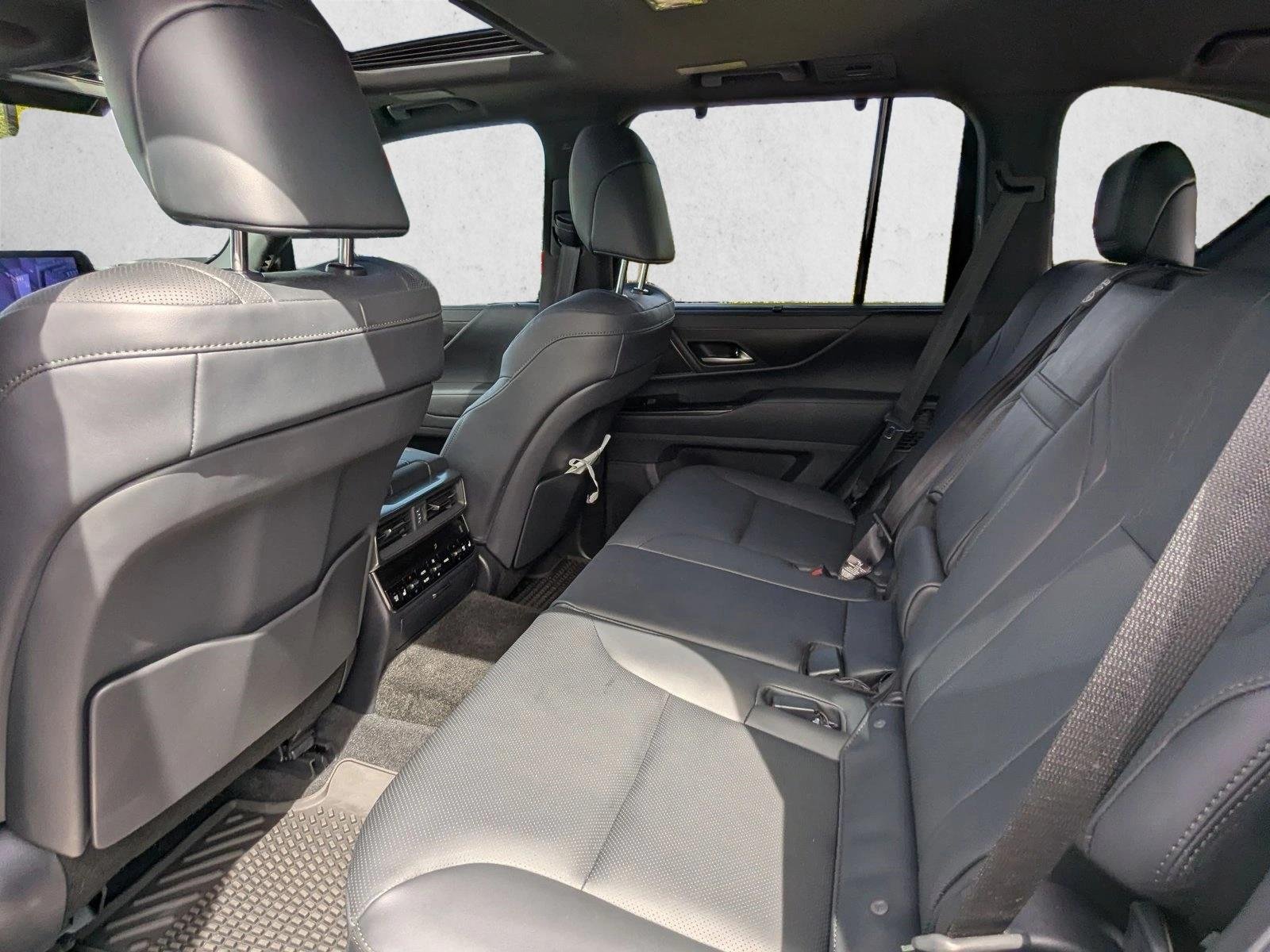 2025 Lexus LX Overtrail - Photo 18