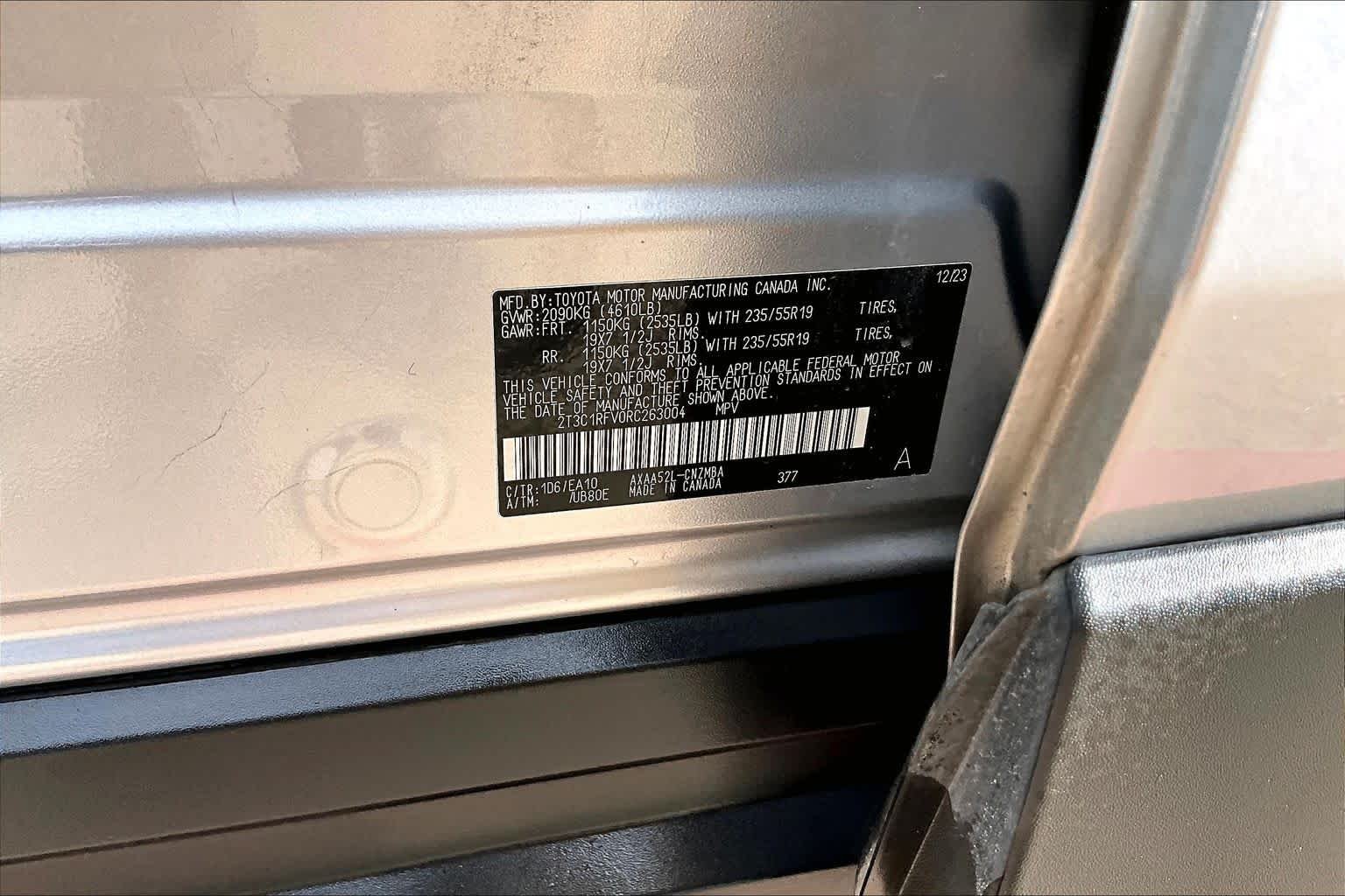 Used 2024 Silver Sky Metallic Toyota XLE Premium image 35