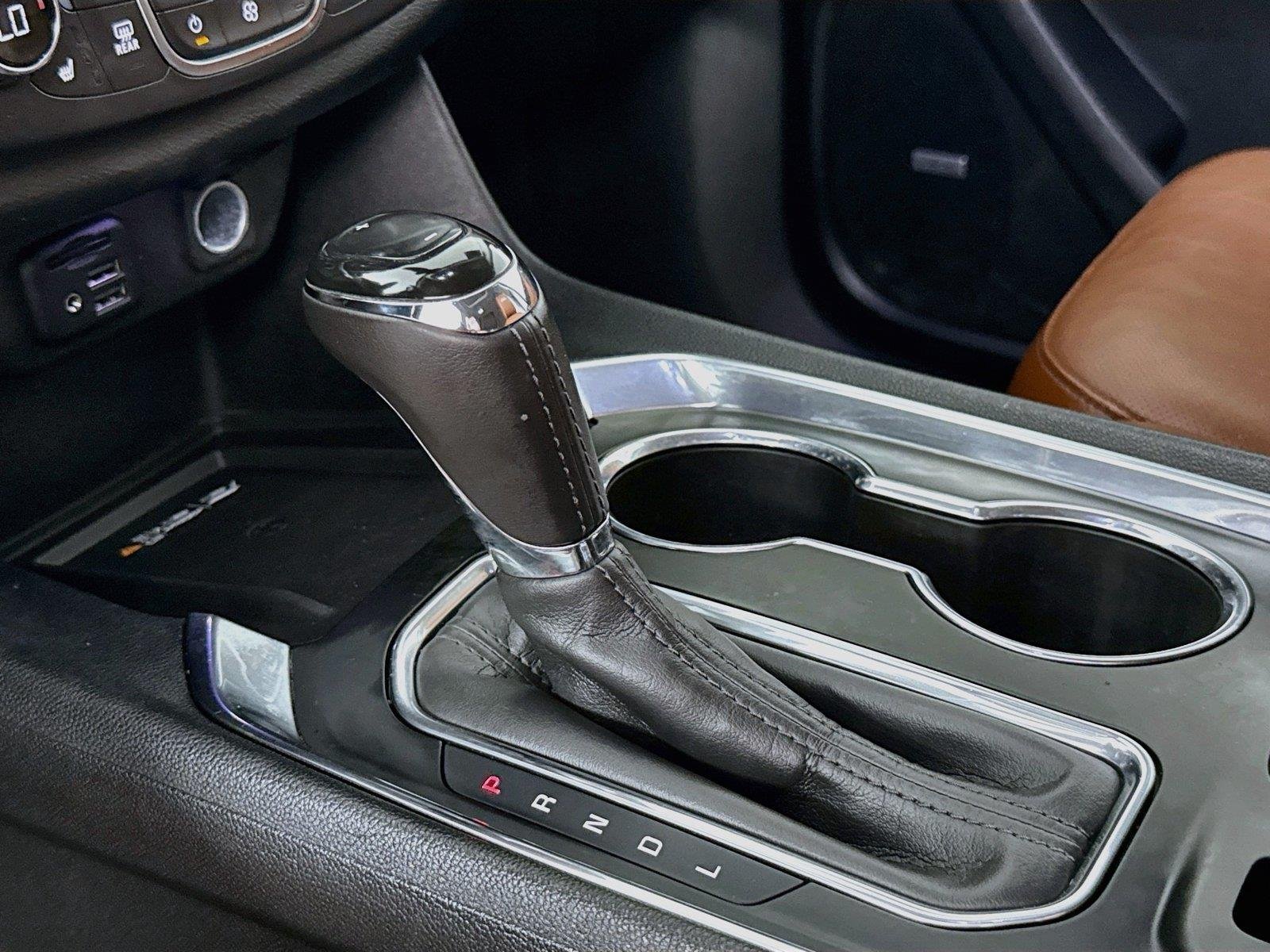 Used 2020 MOSAIC BLACK METALLIC Chevrolet High Country image 18