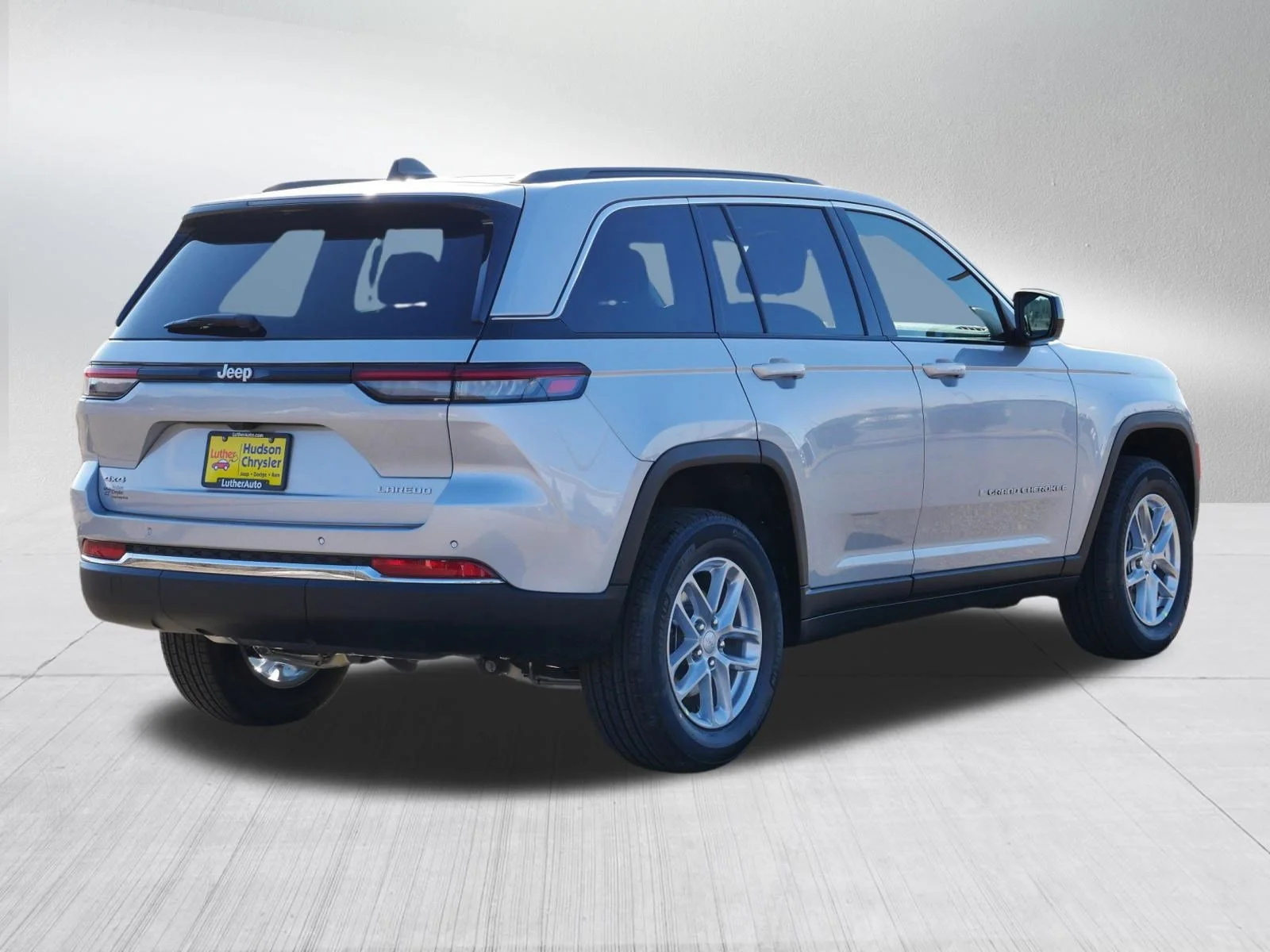 New 2026 Silver Zynith Exterior Paint Jeep Laredo X image 2