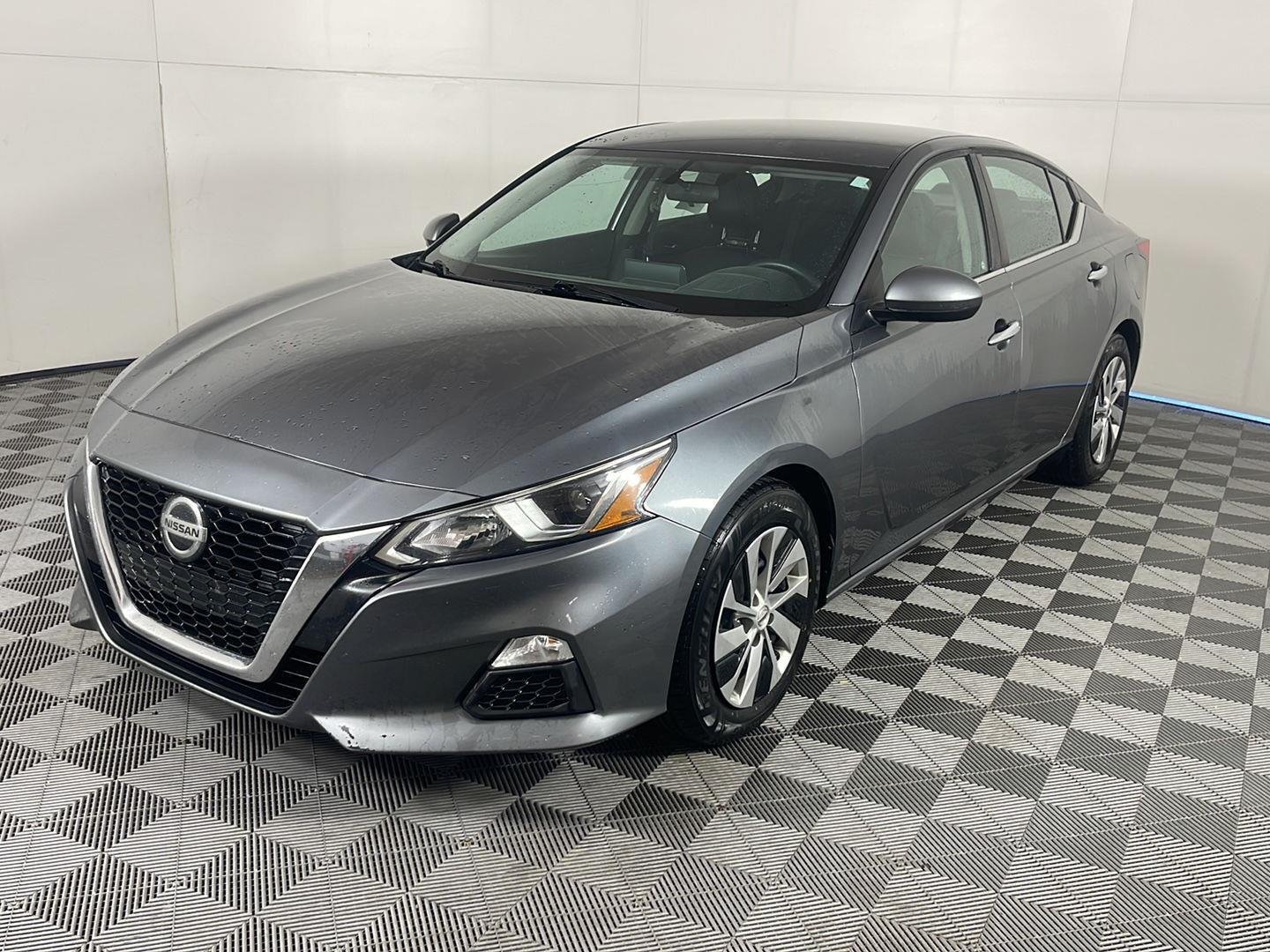Used 2019 Gun Metallic Nissan 2.5 S image 2