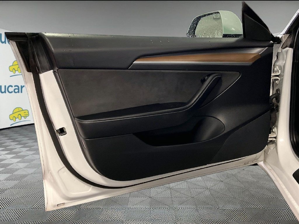 Used 2022 White Tesla Long Range image 9