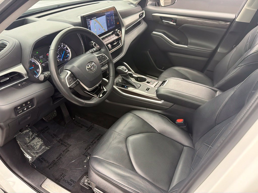 Used 2022 Beige Toyota Platinum image 11