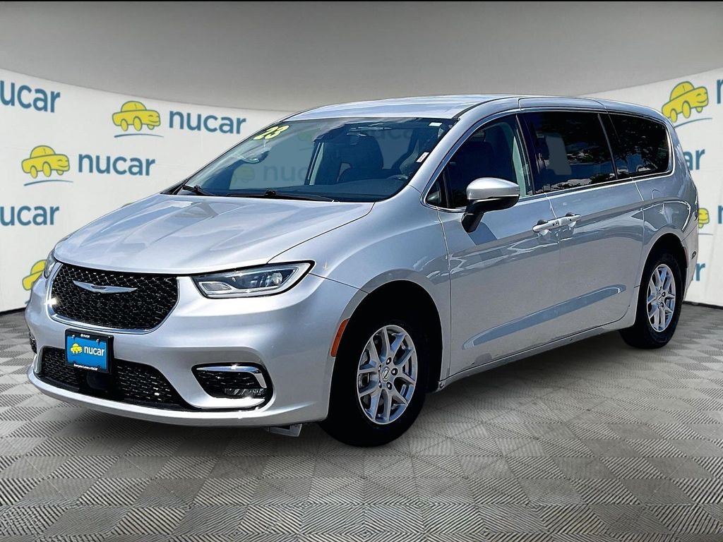 Used 2023 Silver Mist Clearcoat Chrysler Touring L image 3