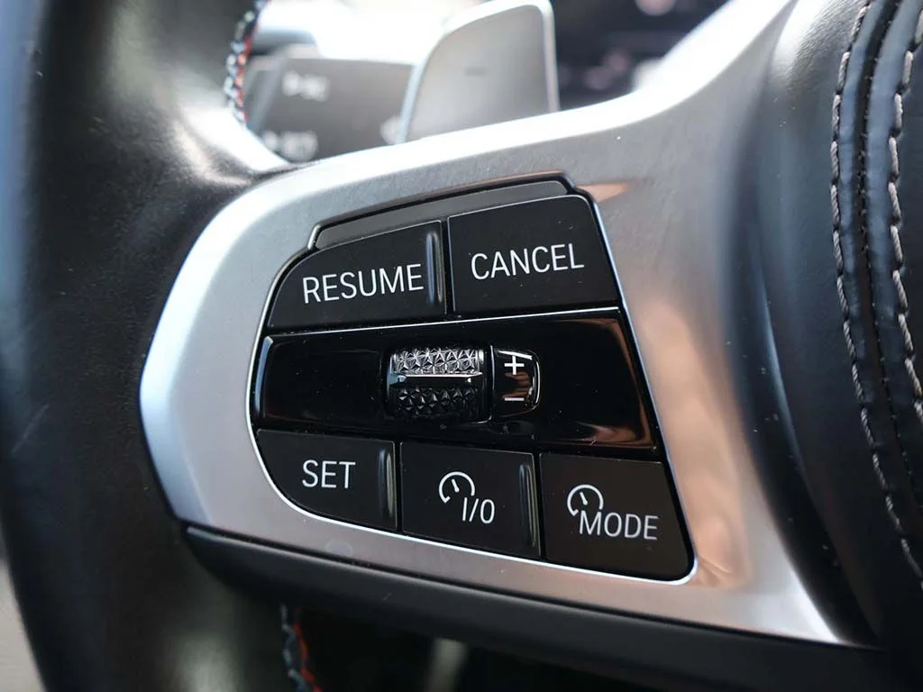Used 2023 White BMW M60i image 51