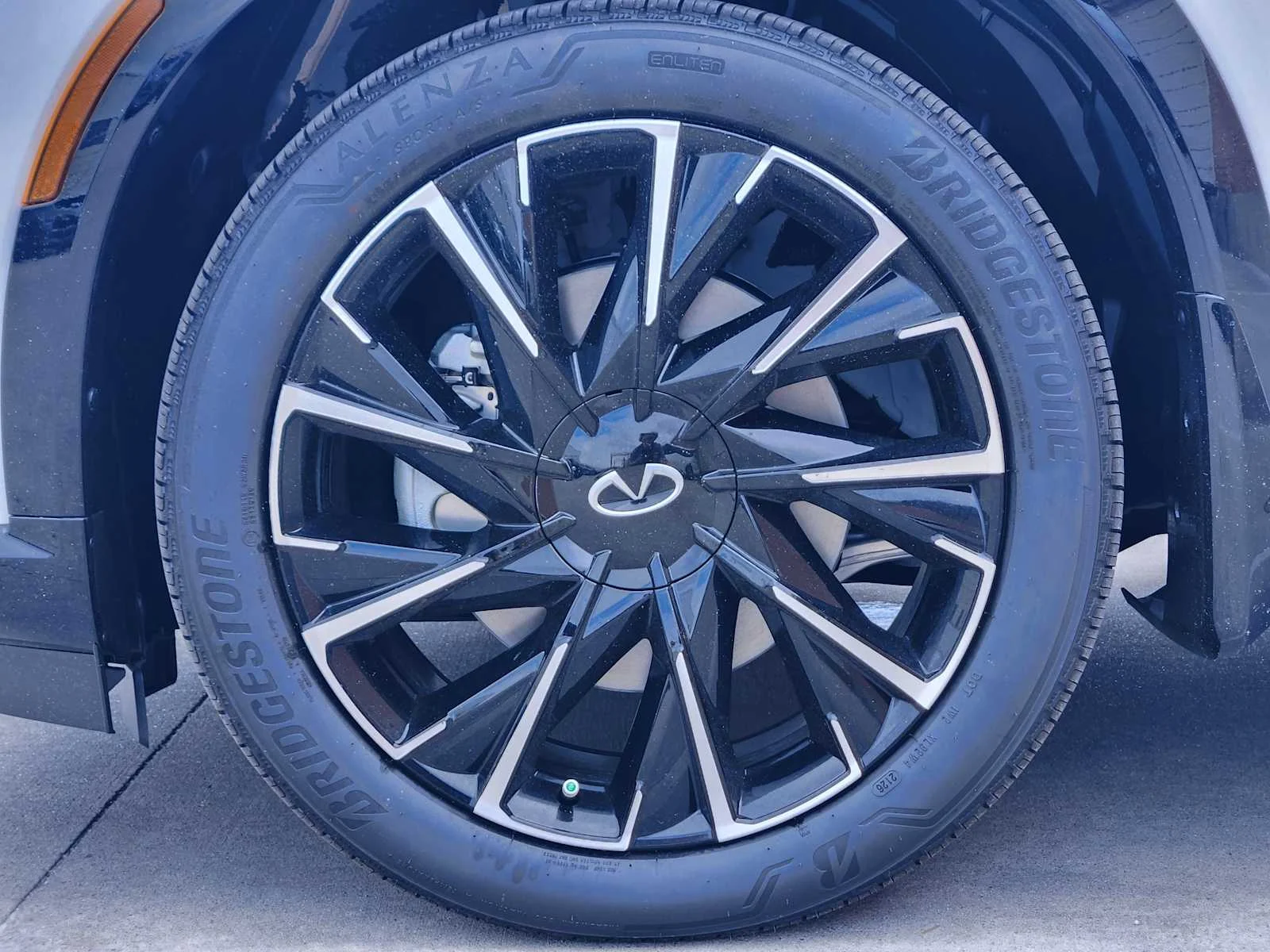 New 2027 2T RAD WHT INFINITI Autograph AWD image 7
