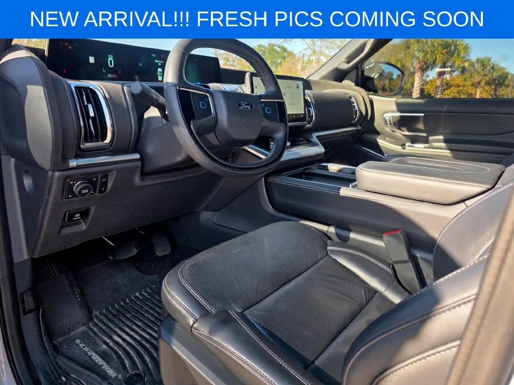 Used 2025  Ford Platinum image 7