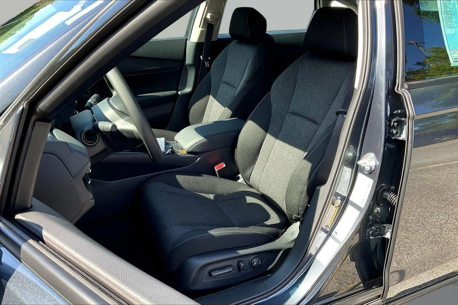 New 2026 Meteorite Gray Metallic Honda SE image 9