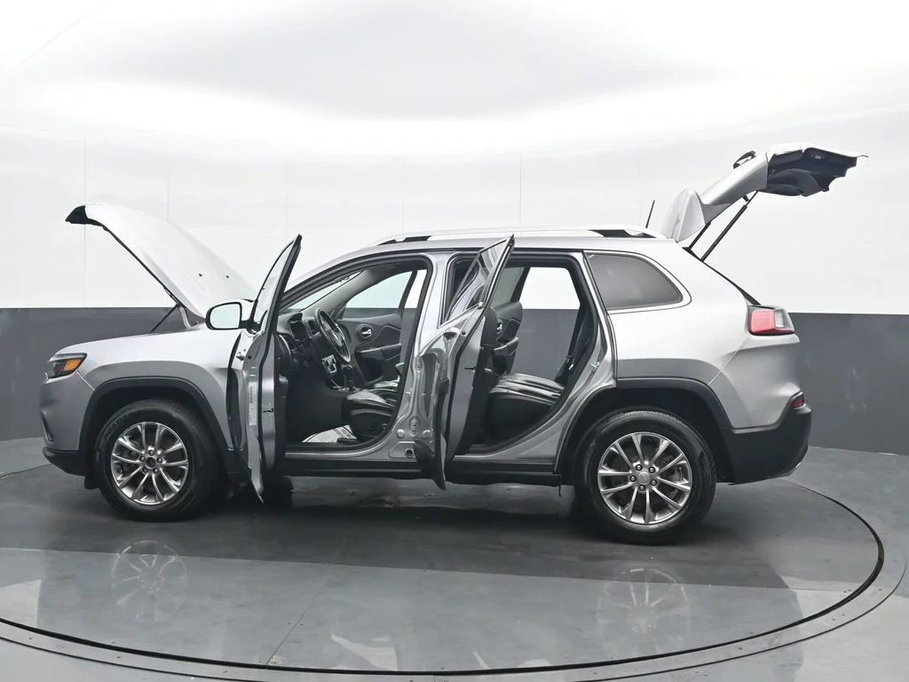 Used 2019 Silver Jeep Latitude Plus image 37