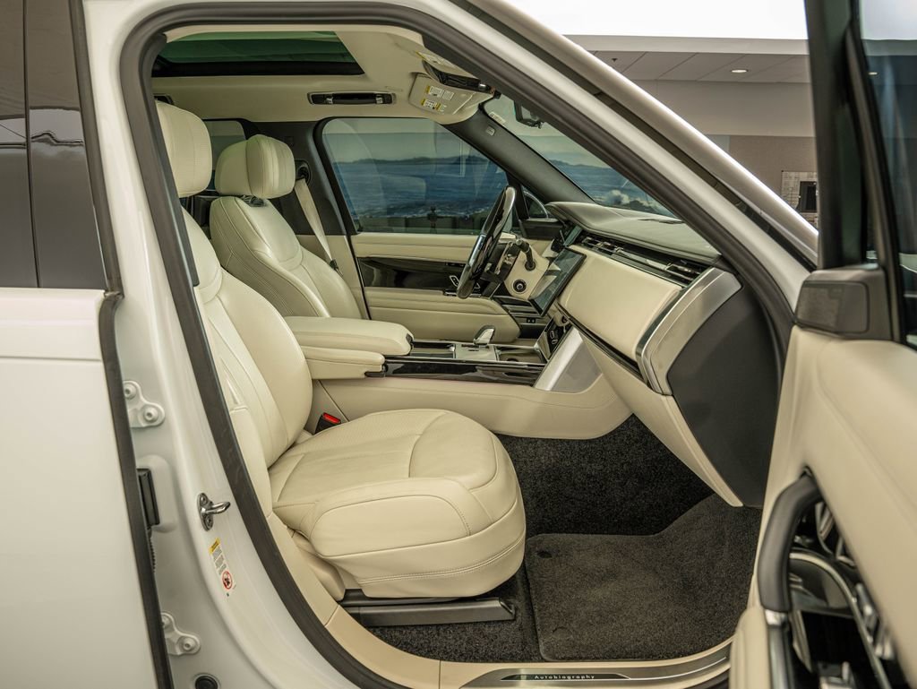 Used 2025 Fuji White Land Rover Autobiography image 38