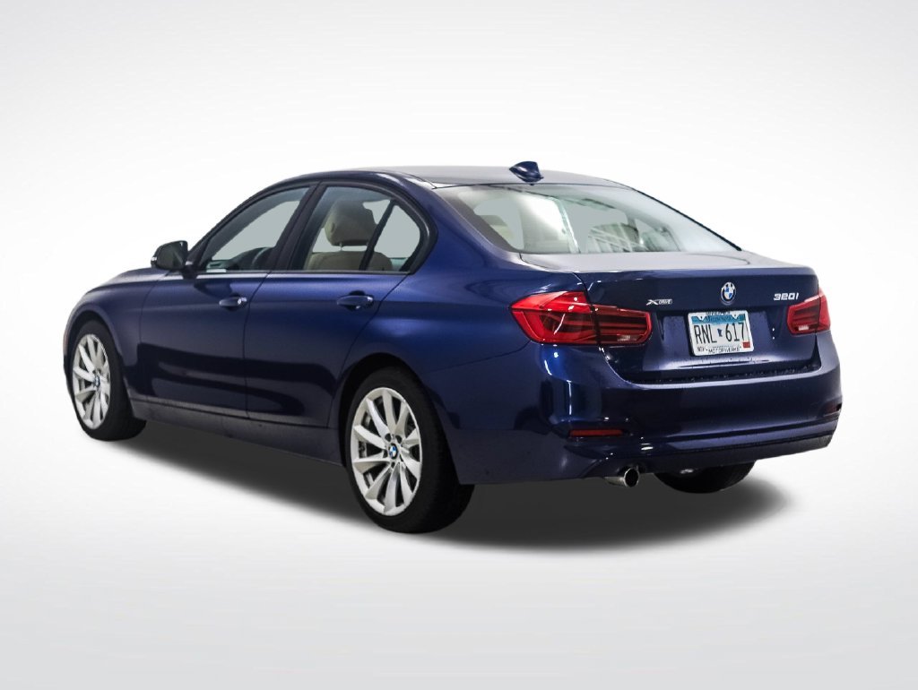 Used 2018 Blue Metallic BMW 320i xDrive image 3