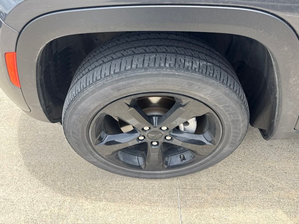 Used 2023 Gray Jeep Altitude X image 5