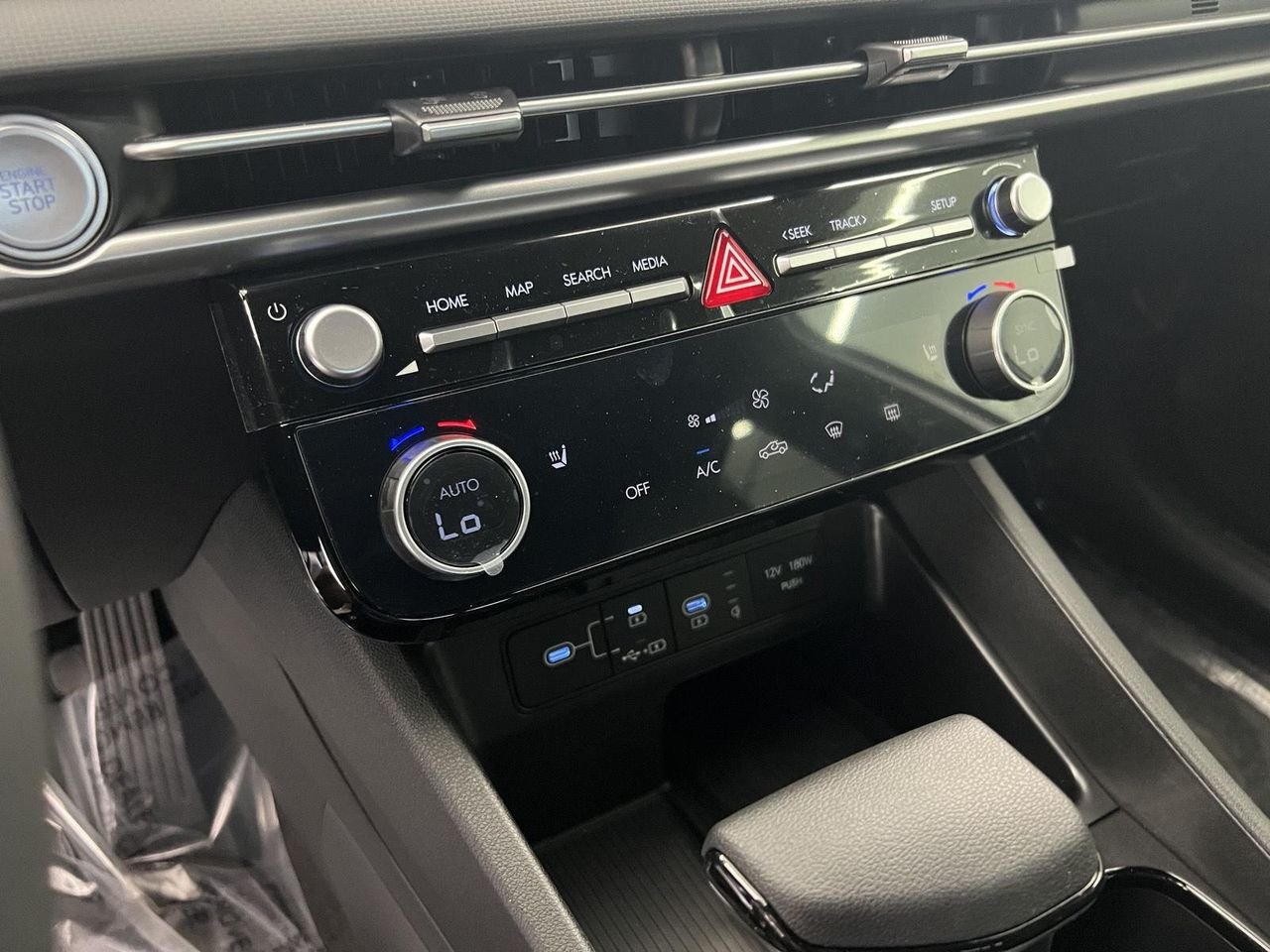 New 2026 Atlas White Hyundai SEL Activity AWD image 18
