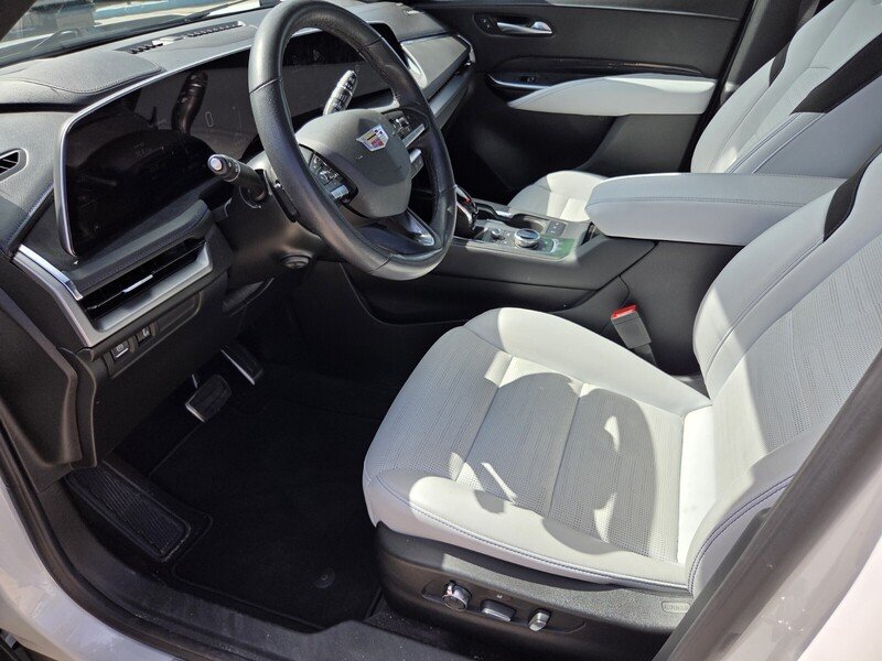 Used 2024 WHITE CADILLAC FWD 4DR SPORT image 8