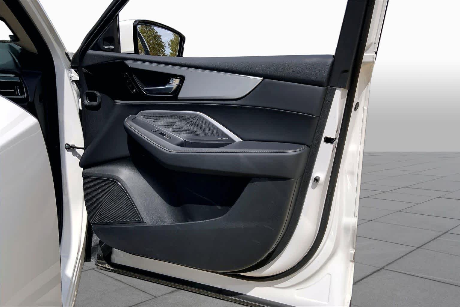 Used 2026 Platinum White Pearl Acura w/Technology Package image 11