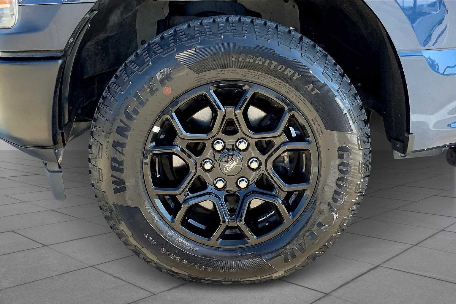 Used 2018 Blue Jeans Metallic Ford XL image 19