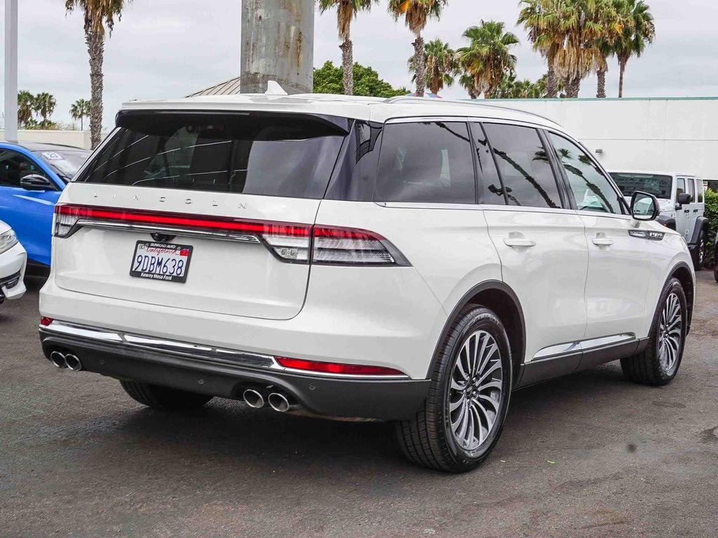 Used 2022 White Lincoln Standard image 6