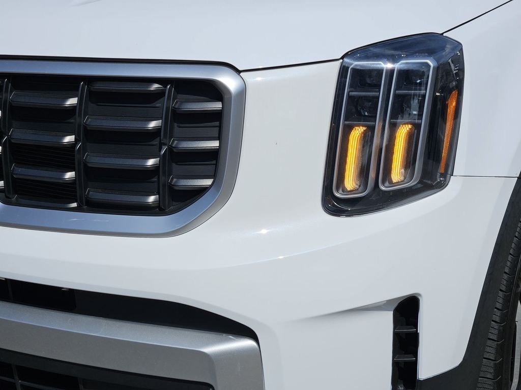 Used 2024 White Kia S image 8