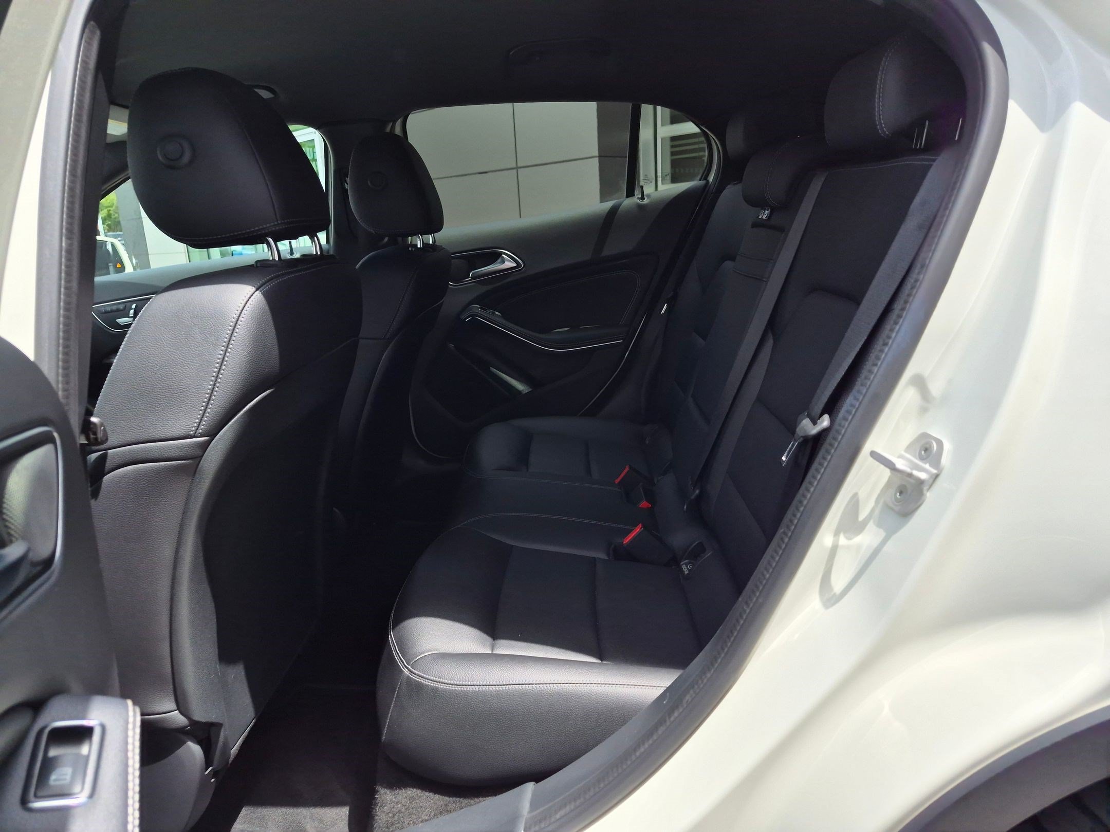 Used 2018 Cirrus White Mercedes-Benz GLA 250 image 26