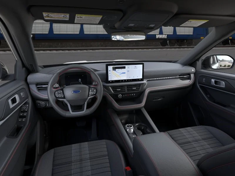 New 2026 Star White Metallic Tri-Coat Ford ST-Line image 9