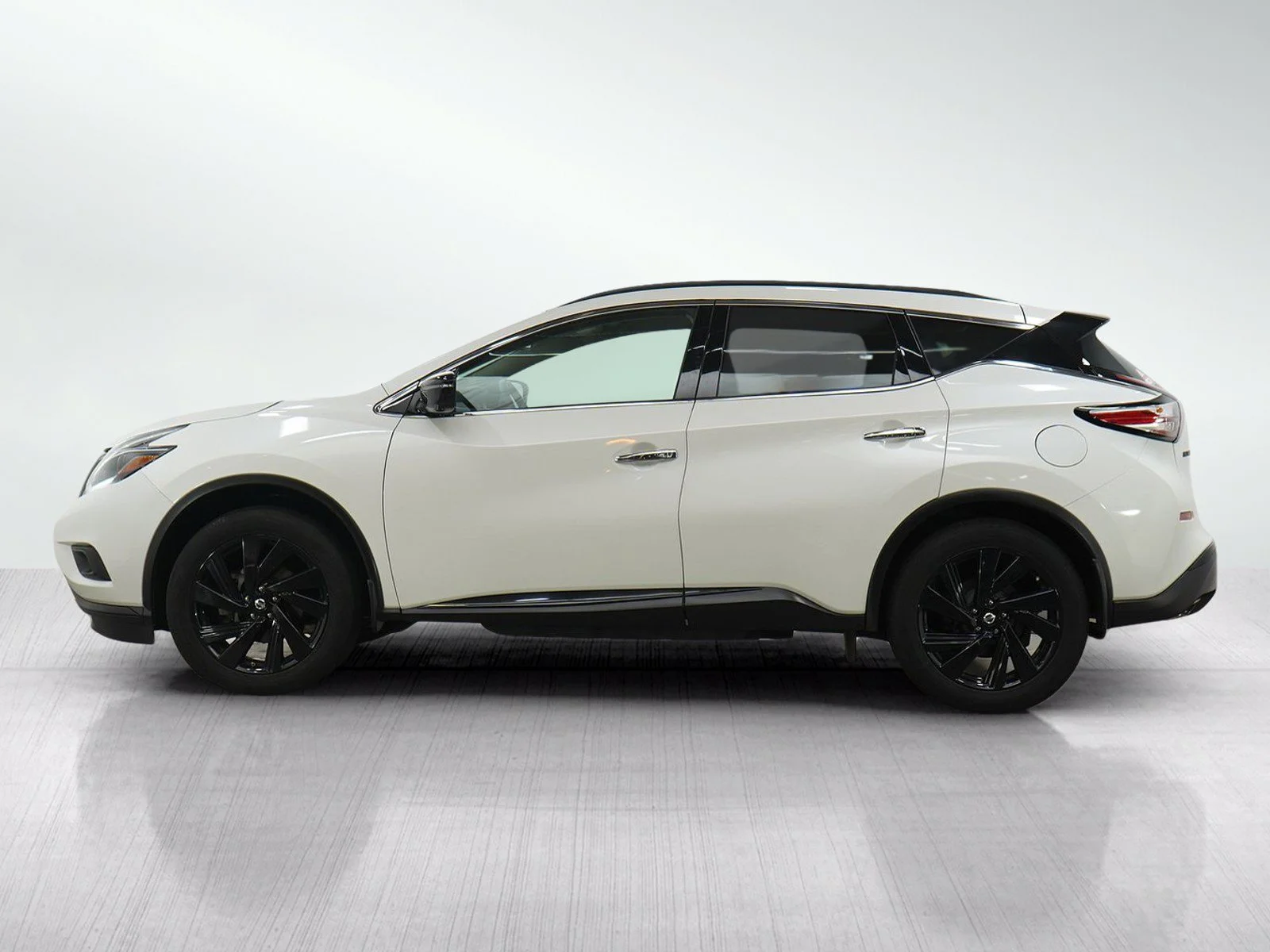 Used 2018 White Nissan SL image 2