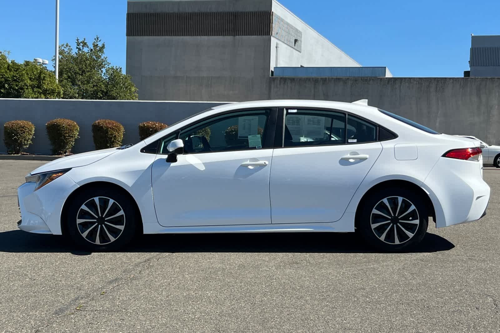 2023 Toyota Corolla LE - Photo 9