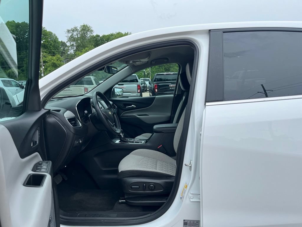 Used 2024 Summit White Chevrolet LT image 21