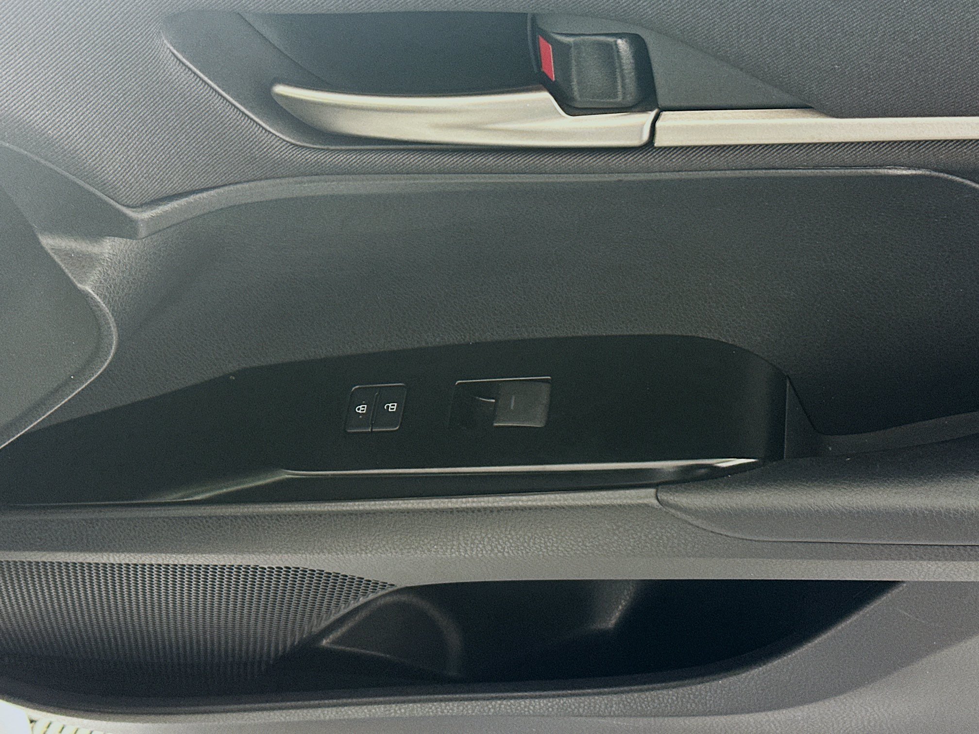 Certified Used 2025 Ice Toyota LE image 29