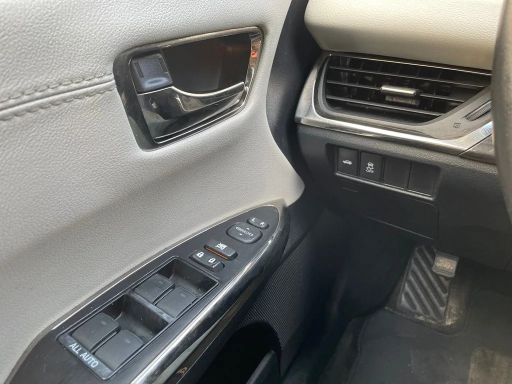 Used 2015 Gray Toyota XLE Premium image 13