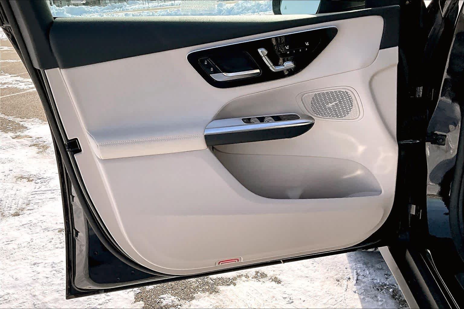 New 2026 040/Black Mercedes-Benz GLC 300 image 12