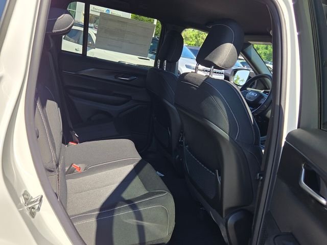 New 2026 Bright White Clear-Coat Exterior Paint Jeep Laredo image 15