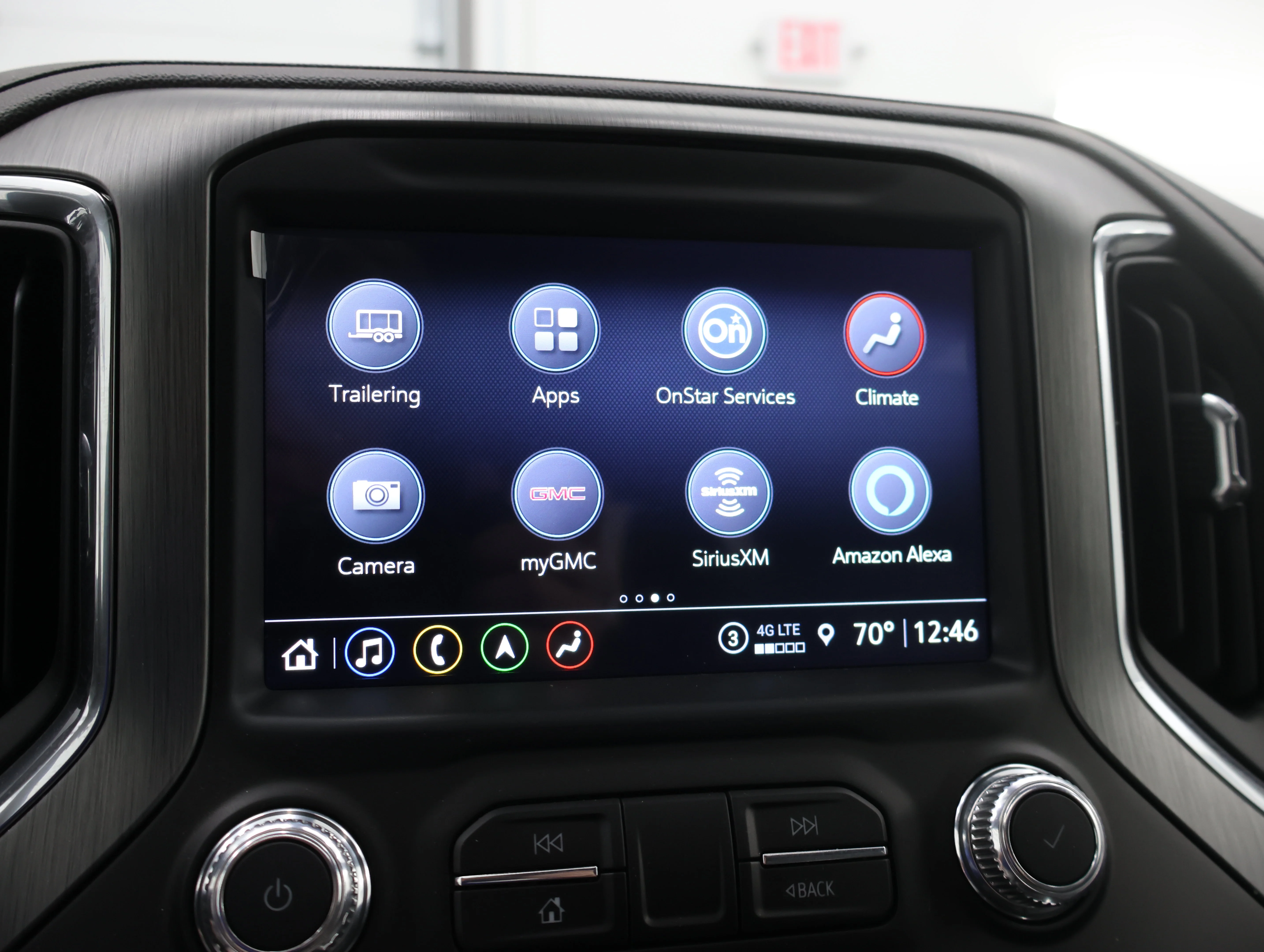 Used 2022 White Frost Tricoat GMC Denali image 63