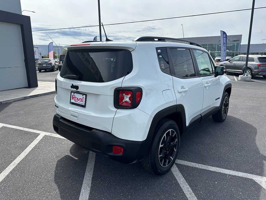 Used 2023 White Jeep Latitude image 21