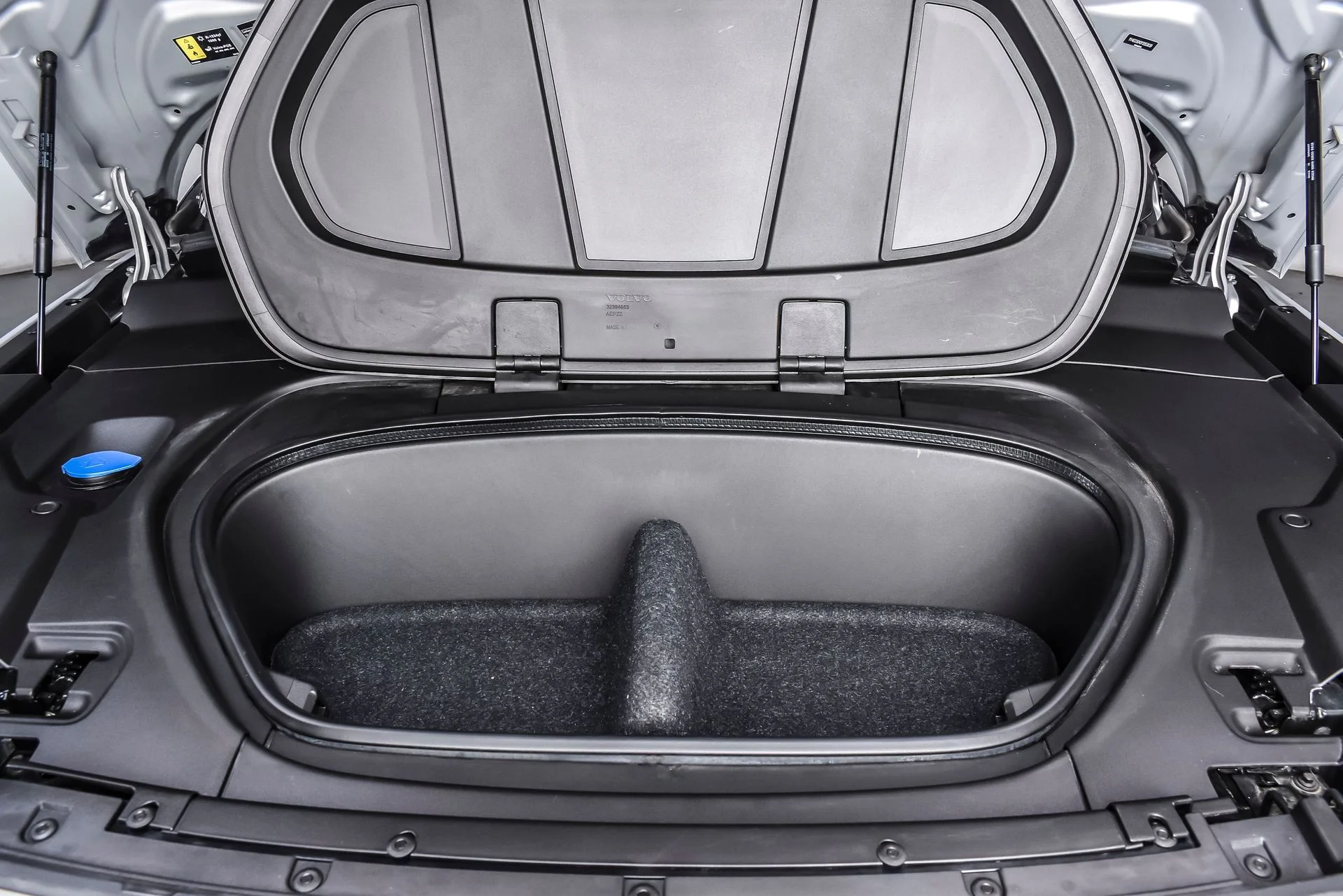 Used 2023 Silver Volvo Ultimate image 10