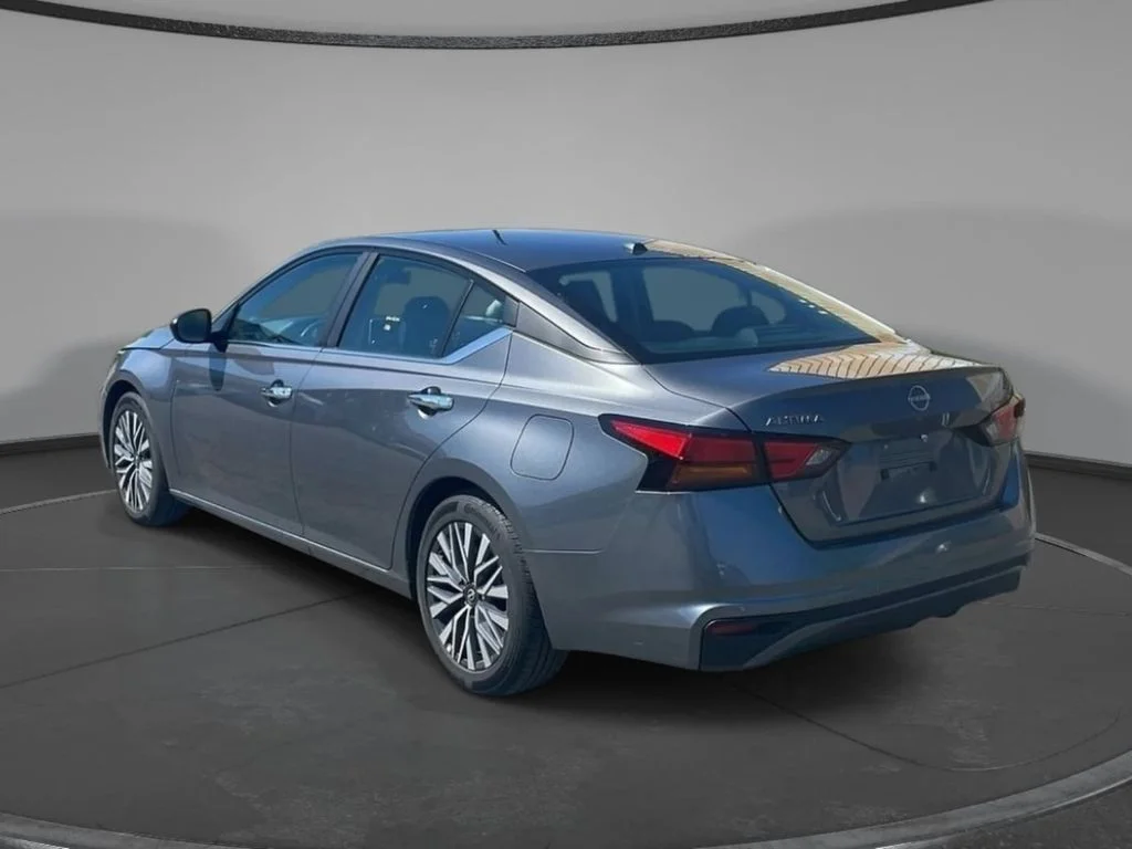 2025 Nissan Altima SV - Photo 9