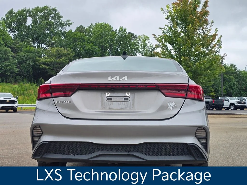 Used 2023 Gray Kia LXS image 4