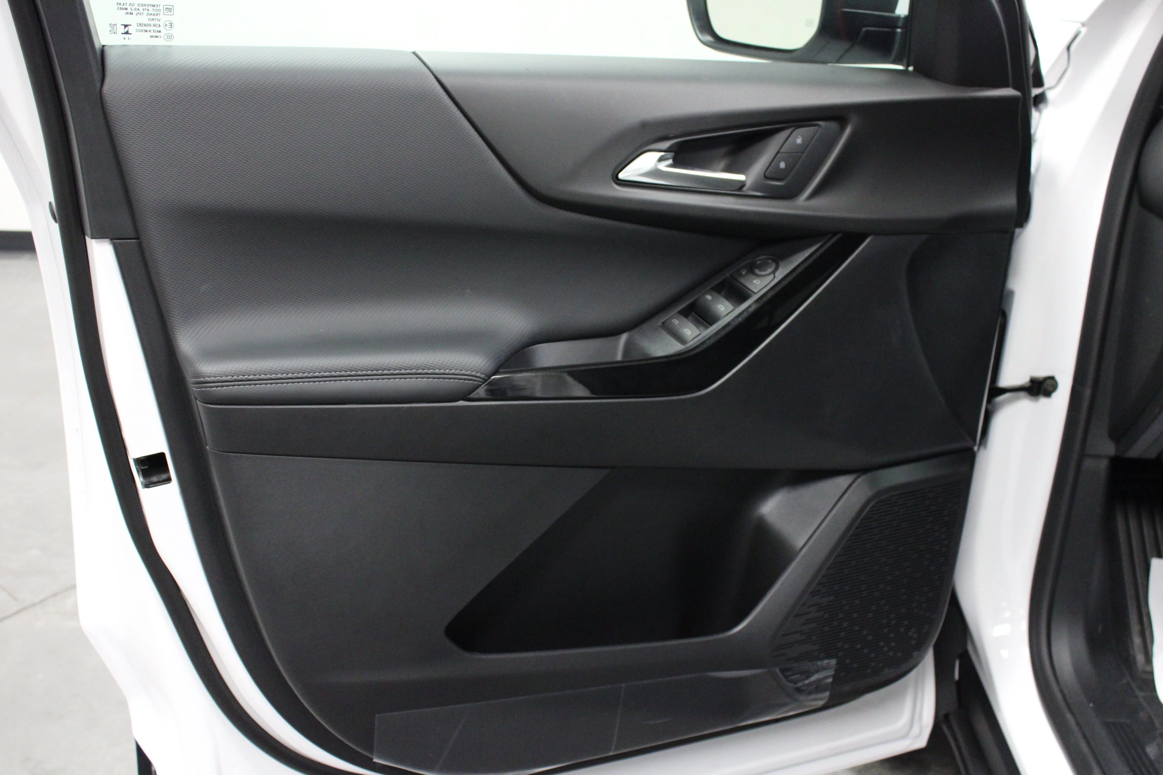 2027 Chevrolet Equinox LT - Photo 11