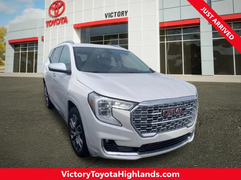 Used 2023 White GMC Denali image 1