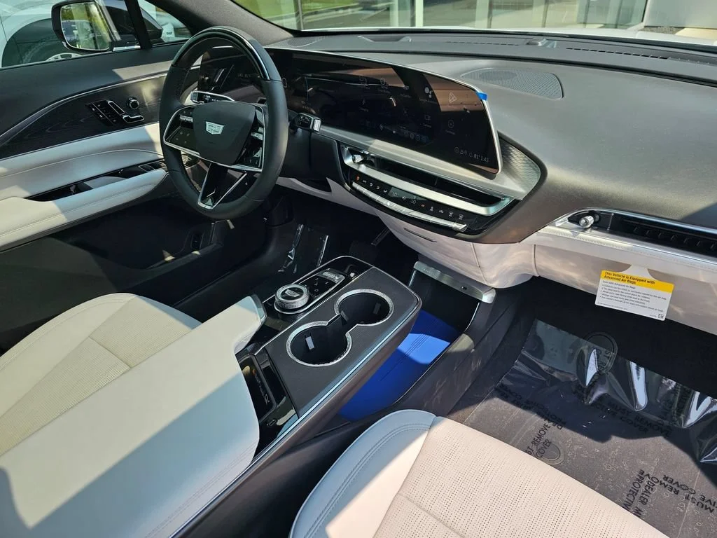 New 2026 Vibrant White Tricoat Cadillac Sport image 10
