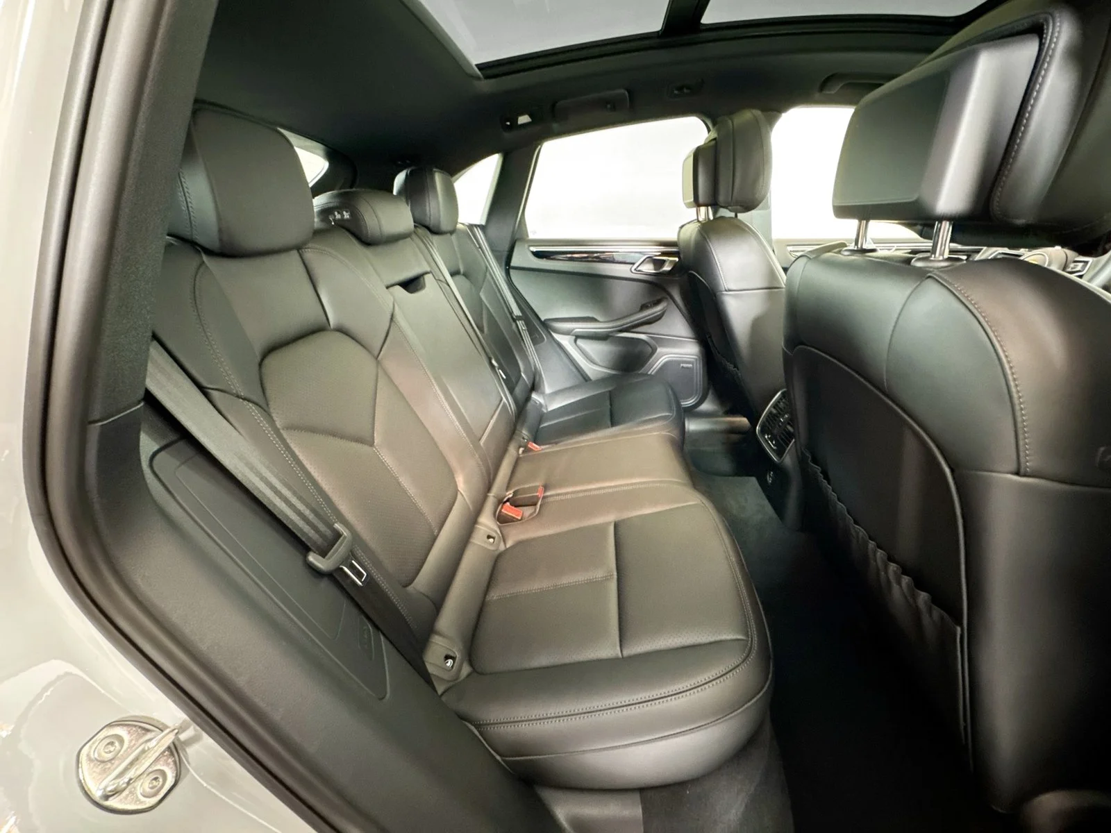 2026 Porsche Macan Base - Photo 24