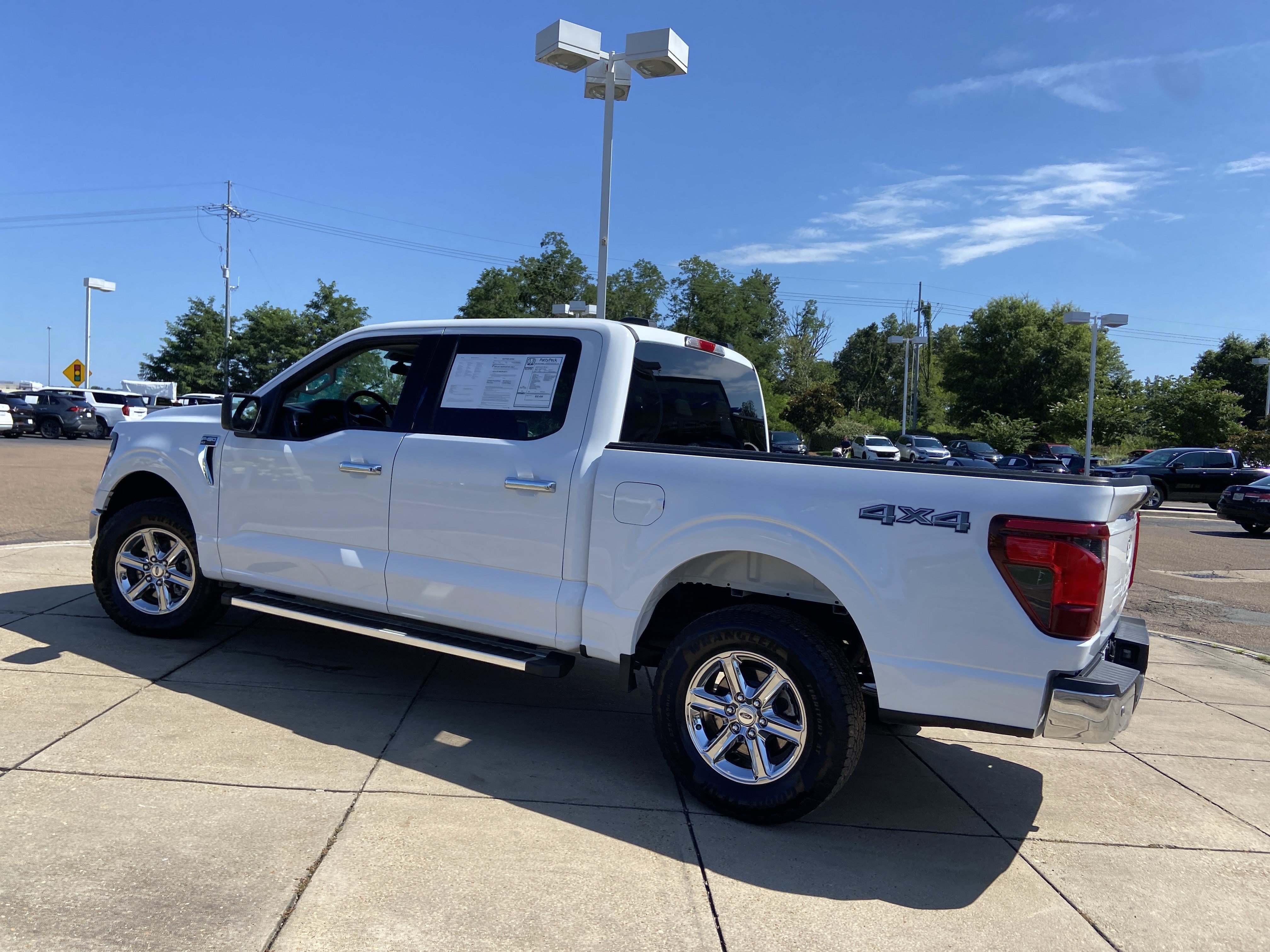 2025 Ford F-150 XLT - Photo 8