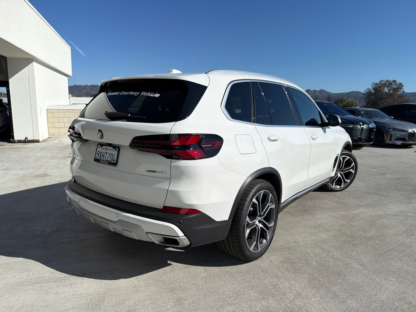 Used 2026 Alpine White BMW xDrive40i image 4