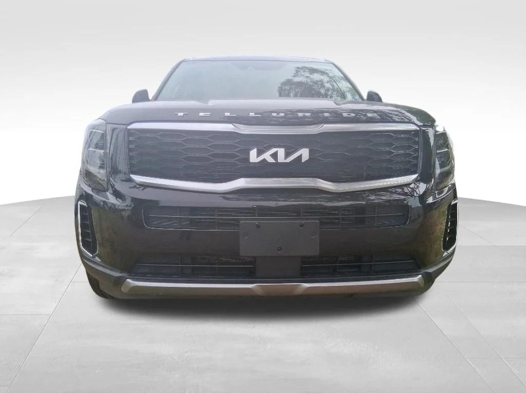 Used 2022 Black Kia EX image 3