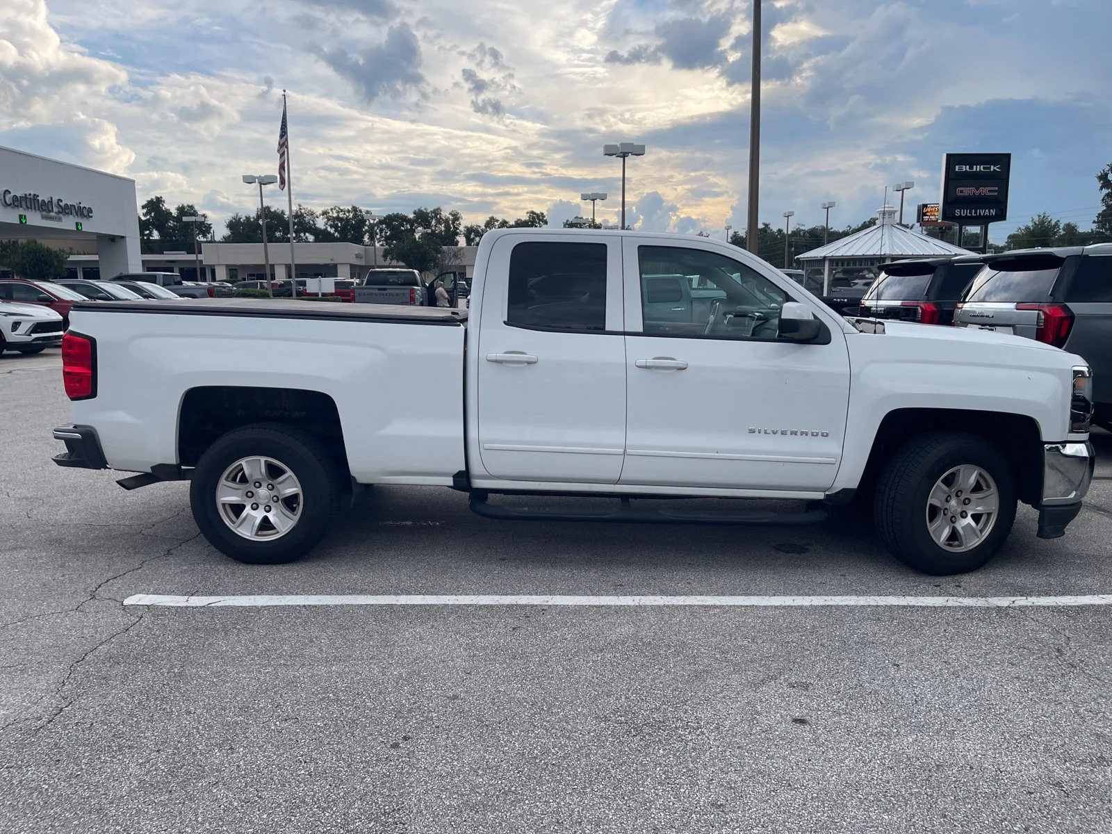 Used 2017 White Chevrolet LT image 7