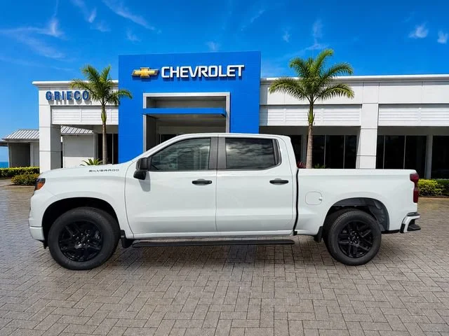 New 2026 Summit White Chevrolet Custom image 4