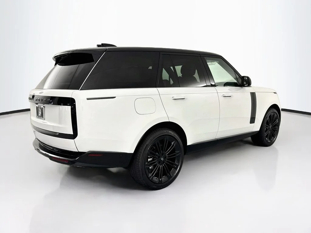 New 2027 Fuji White Land Rover SE image 5