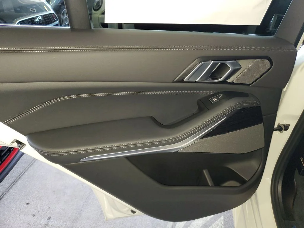 Used 2026 White BMW sDrive40i image 9